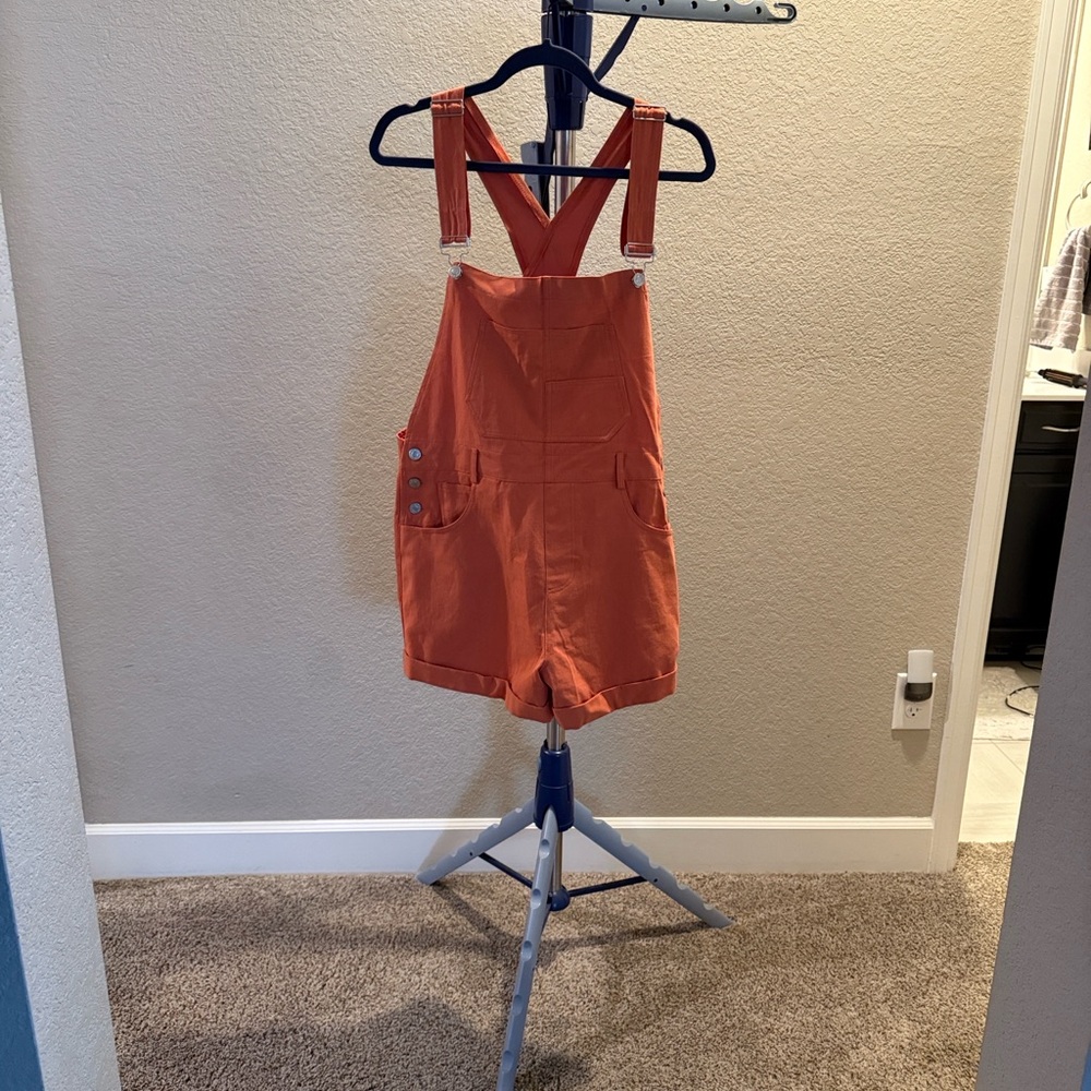 Hengsheng Jeans NWOT Vibrant Orange Short Overalls. Size Medium